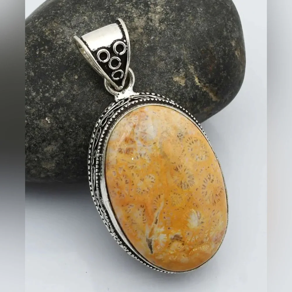 FOSSIL CORAL PENDANT - Picture 4 of 4